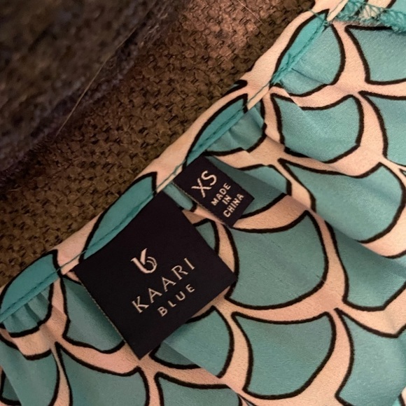 XS Kaari Blue Shirt with open shoulders - Picture 7 of 7